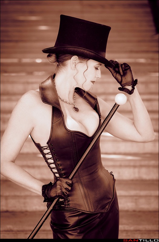 Domina M in leather
