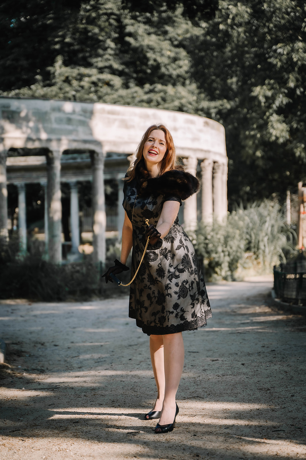 Domina M, Dominatrix in Paris Park holding a collar and leash